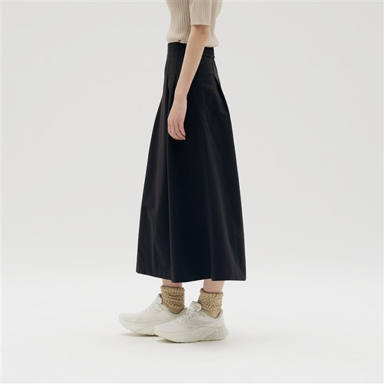 MET24 Tuck Skirt