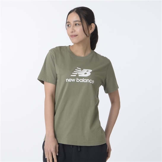 Sport Essentials Stacked Logo 짧은 슬리브 티셔츠