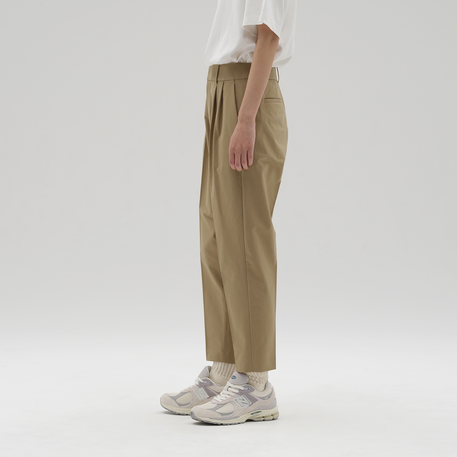 MET24 Tuck Slim Tapered Pants