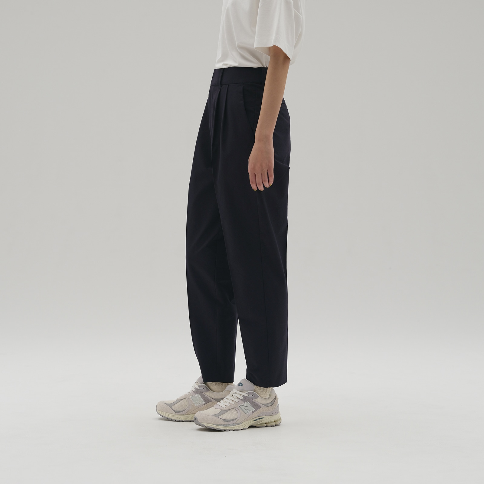 MET24 Tuck Slim Tapered Pants