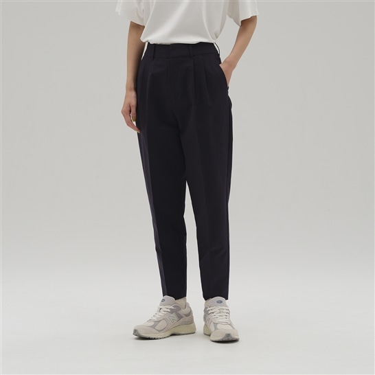 MET24 Tuck Slim Tapered Pants