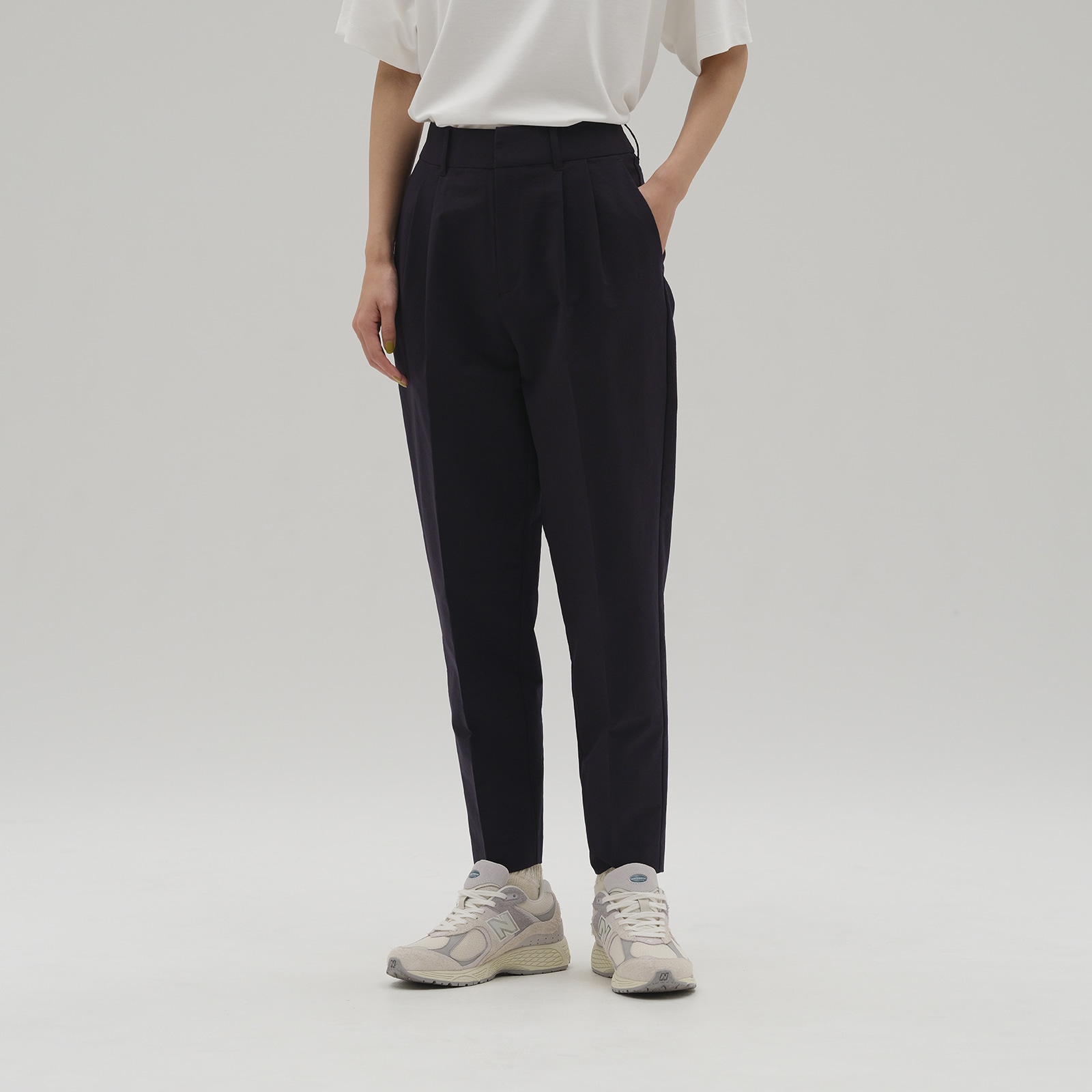 MET24 Tuck Slim Tapered Pants